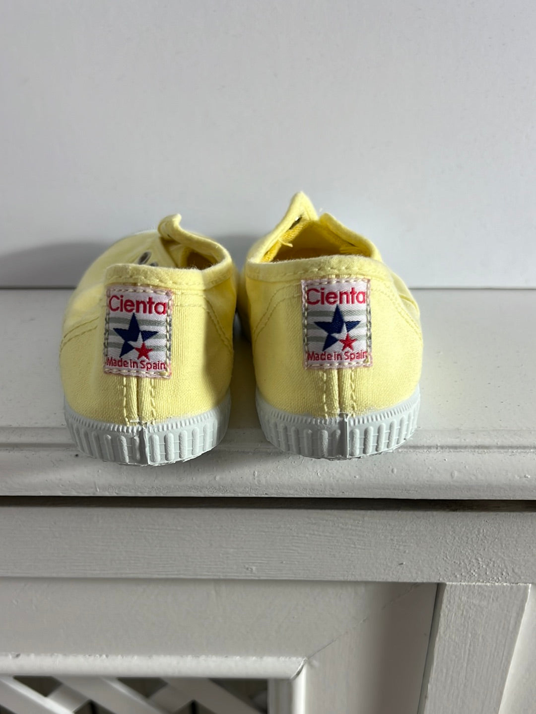 CIENTA. Yellow canvas sneakers with toe cap. Size 30