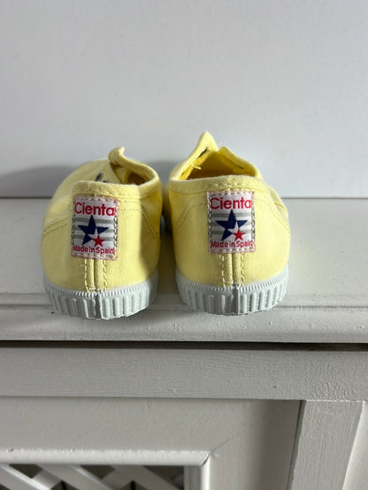 CIENTA. Yellow canvas sneakers with toe cap. Size 30