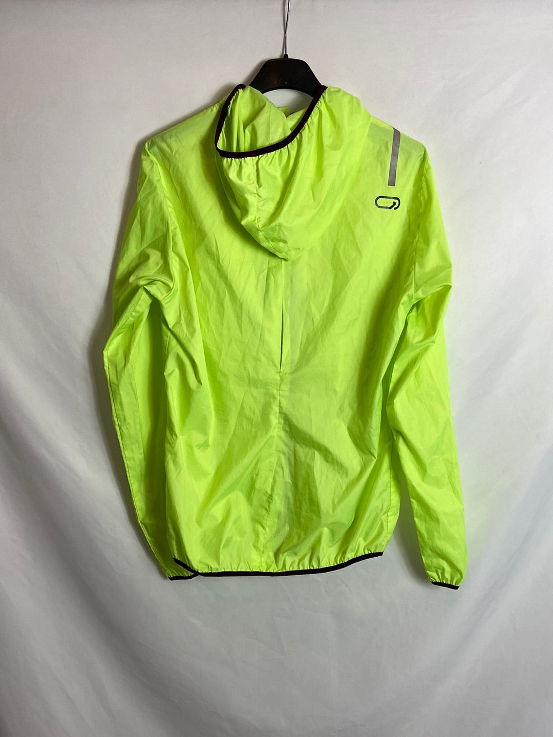 DECATHLON. Cortavientos amarillo neón T.40