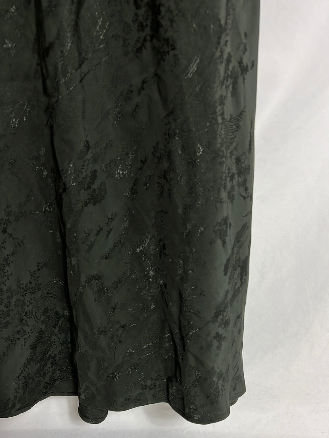 ZARA. Vestido largo verde oscuro satinado. T S