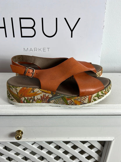YOKONO. Orange leather sandal S.37