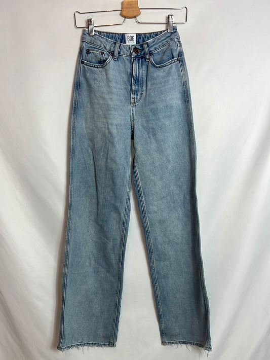 URBAN OUTFITTERS. Pantalón denim pata ancha. T 34