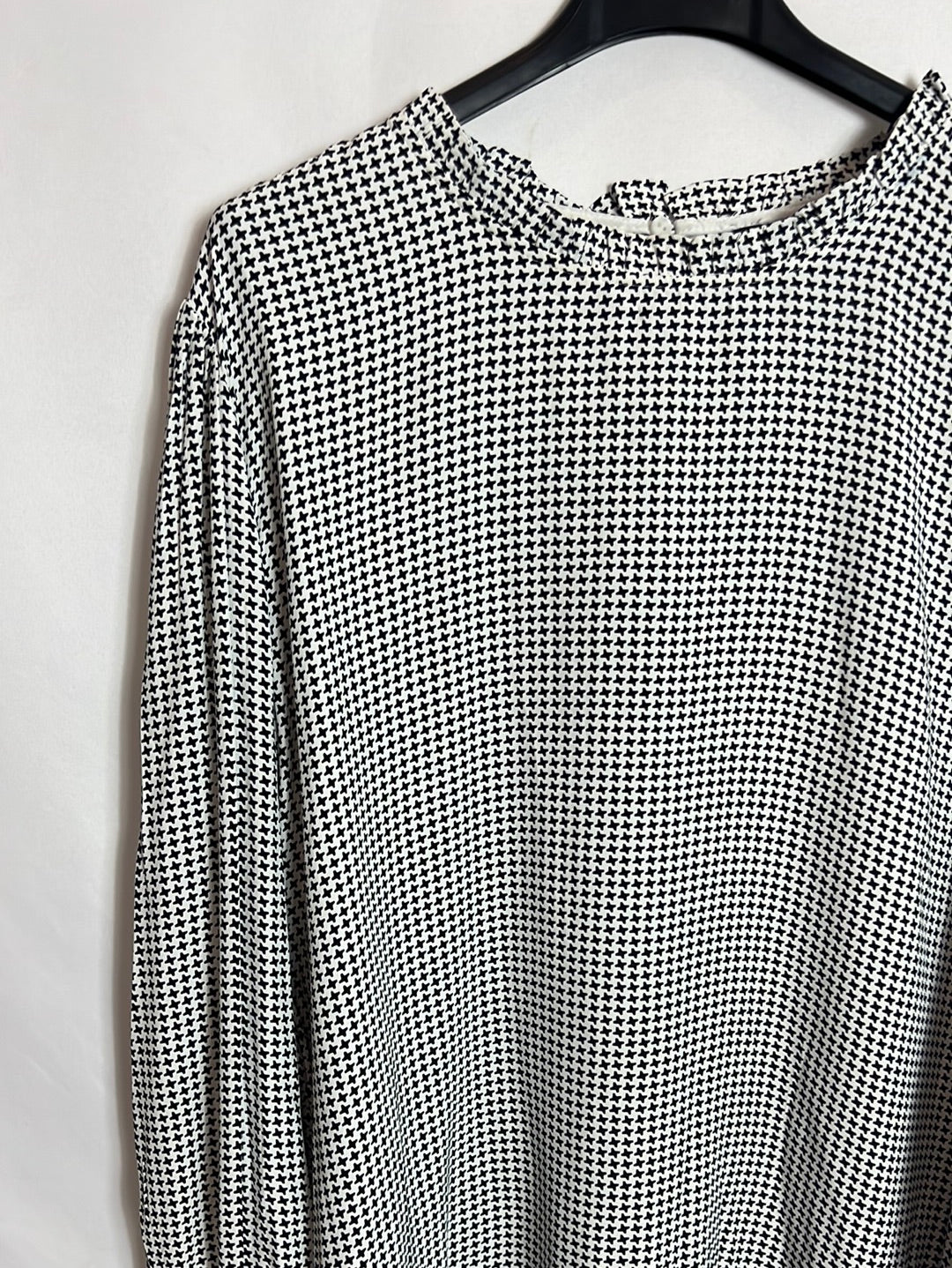 ZARA. Flowy houndstooth blouse. XXL