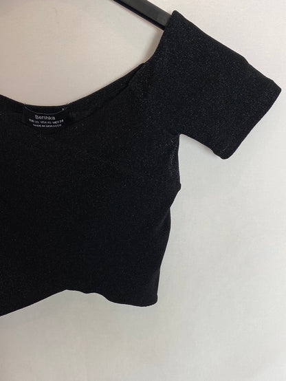 BERSHKA. Shiny black top. Size XS