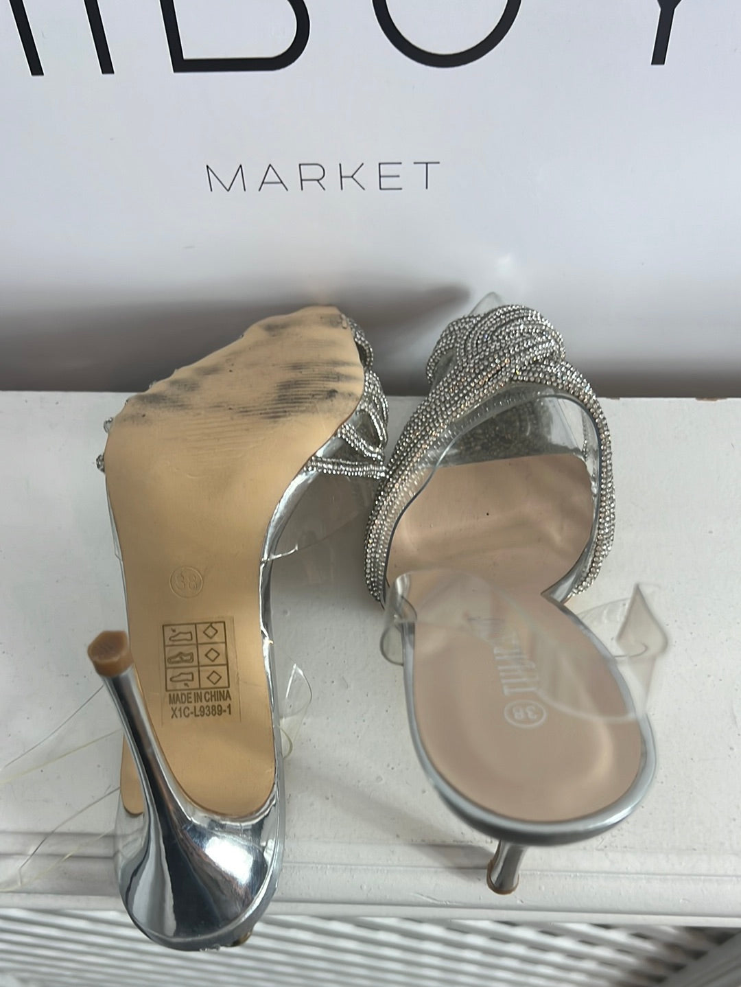 TULIPANO. Sandalia plateada pedrería. T 38