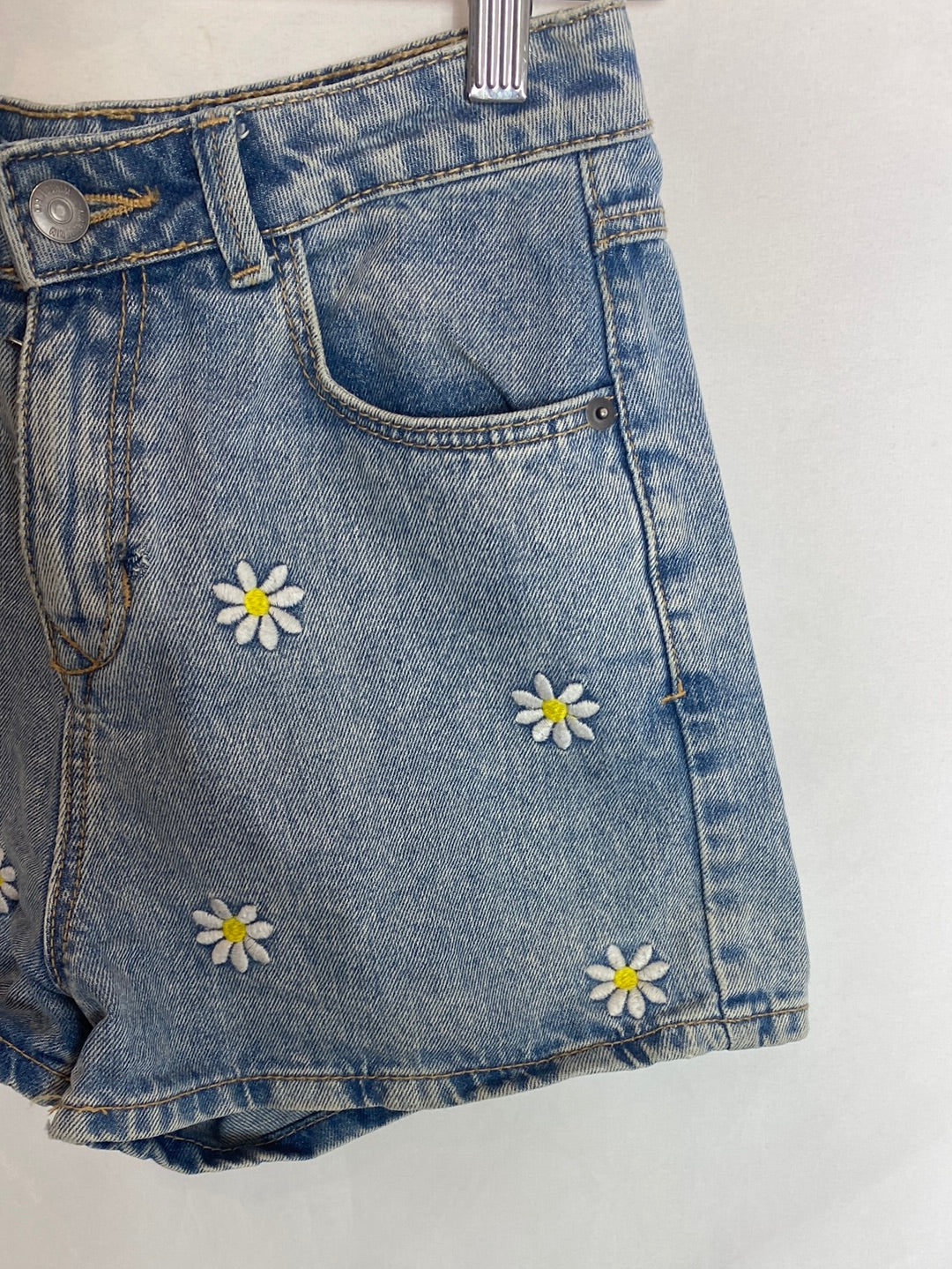 KIABI. Pantalones vaquero corto. T.XS