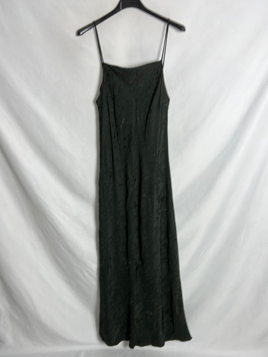 ZARA. Vestido largo verde oscuro satinado. T S