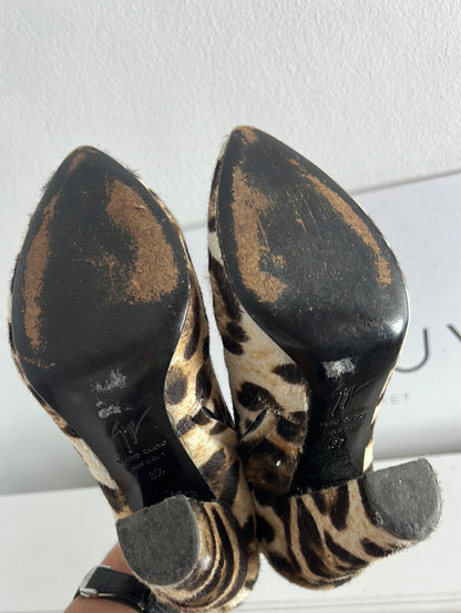 GIUSEPPE ZANOTTI. Botines pelito animal print,. T 37