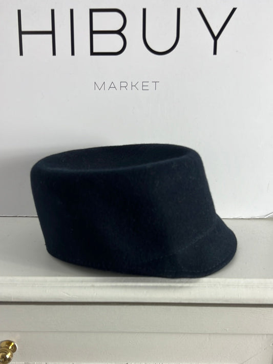 BIMBA Y LOLA. Dark blue wool cap. TM