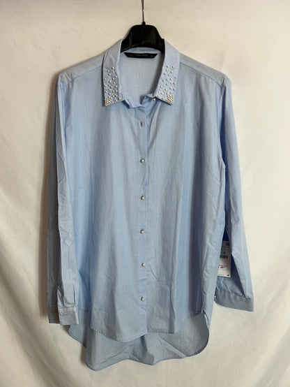 ZARA. Blusa larga azul detalles perlas. T XL