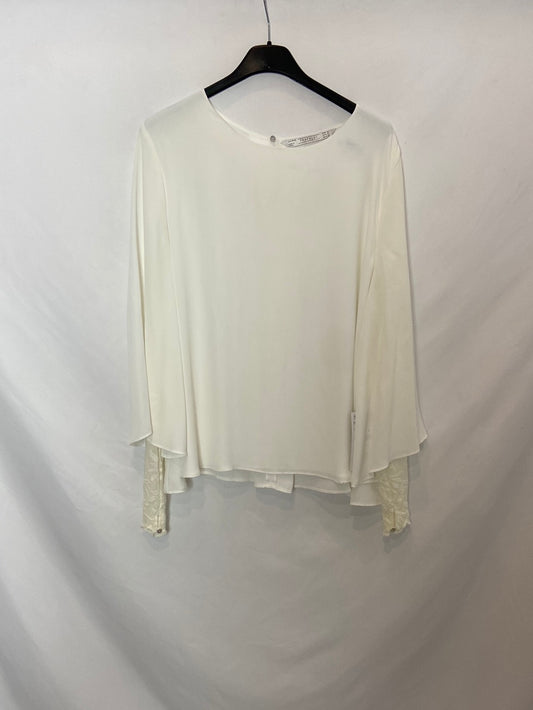 ZARA. White blouse with lace detail, size XL