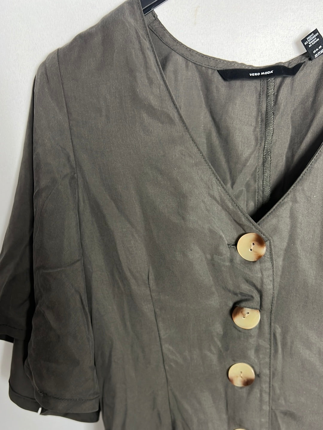 VERO MODA. Short-sleeved gray dress. Ts