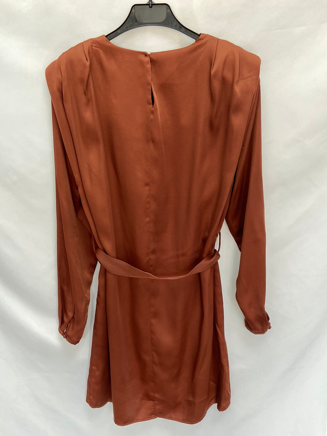 MANGO.Short satin dress with shoulders S.XS