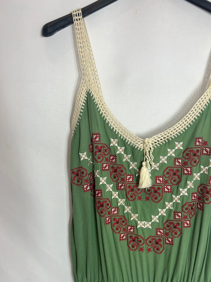 INTROPIA. Mono verde fluido detalle bordados. T 36