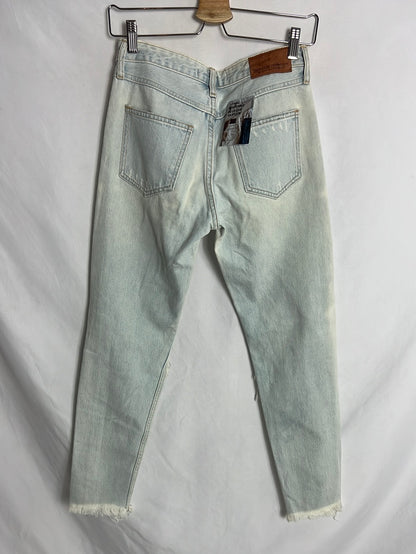 ZARA. Pantalón vaquero claro rotos. T 34