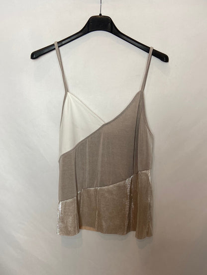 ZARA. Camiseta beige tirantes brillante. T.M