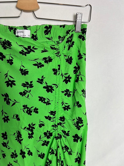 BERHSKA. Green midi skirt with slit. TM