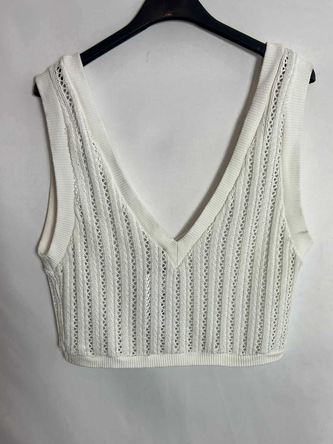 ZARA. Crop top blanco hilo. T M