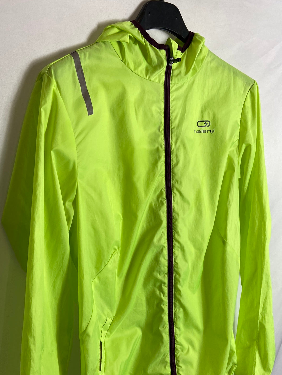 DECATHLON. Cortavientos amarillo neón T.40