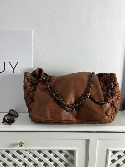 PURIFICACIÓN GARCIA. Bolso marrón piel guateado