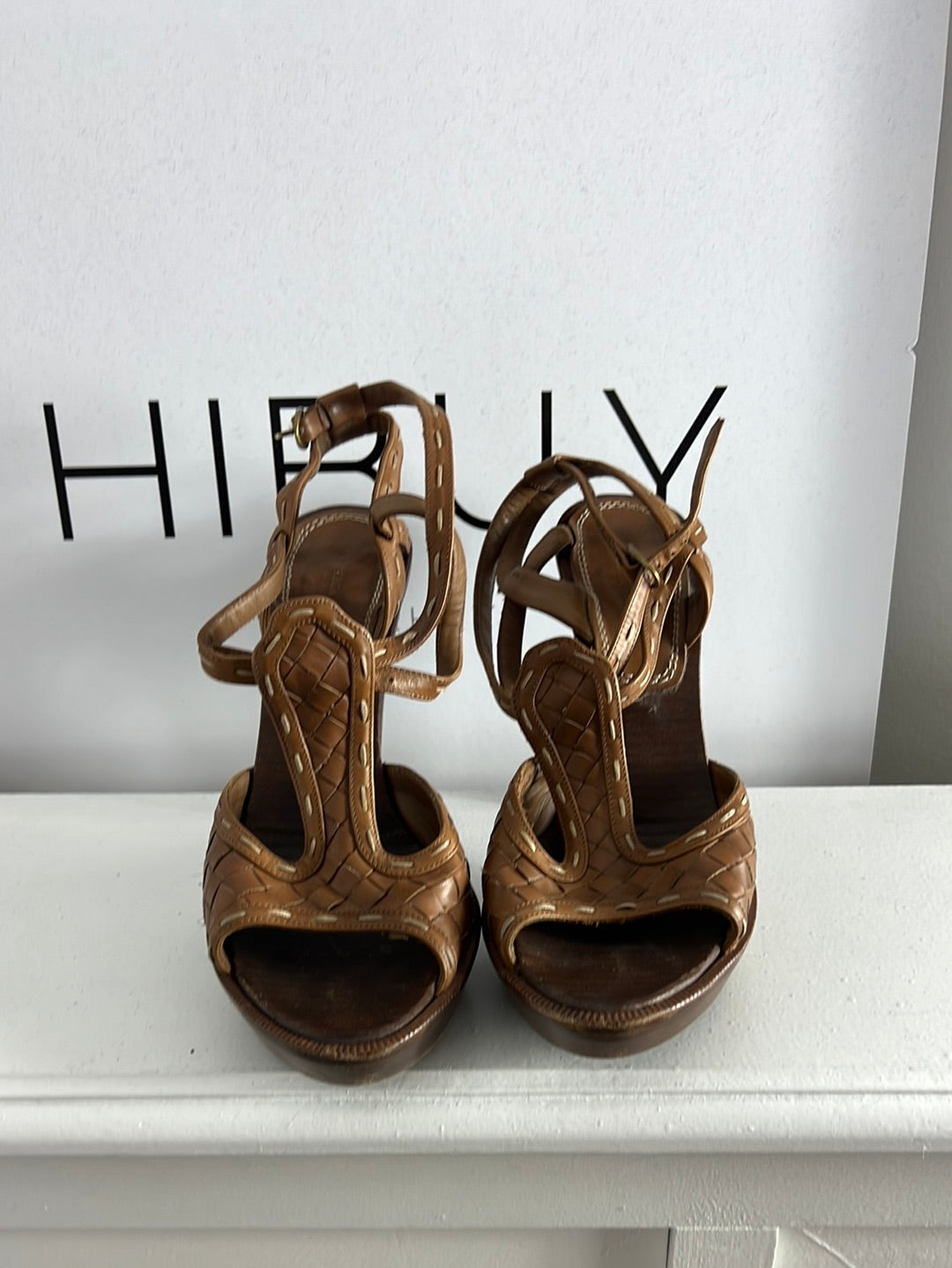 BOTTEGA VENETA. Sandalias marrones piel trenzada. T 37