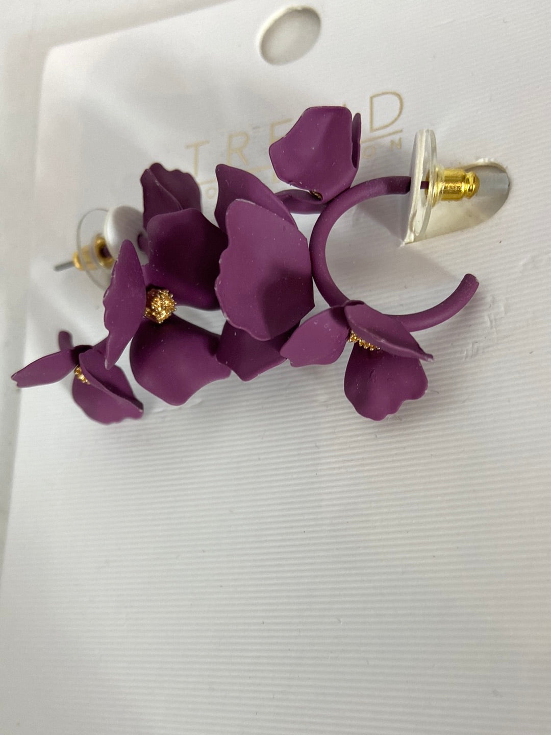 PARFOIS. Argollas flores moradas.