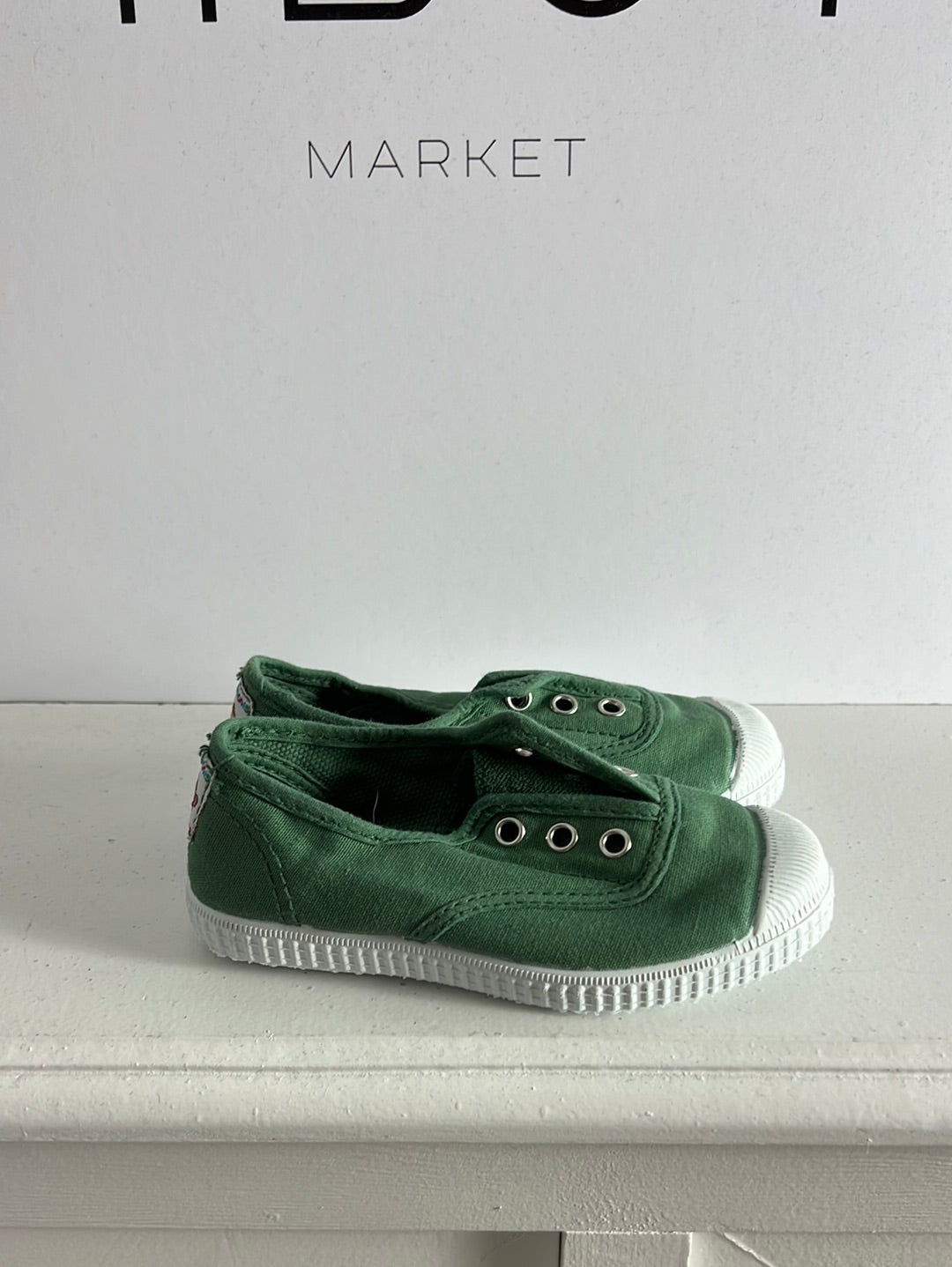 PISAMONAS. Green canvas sneakers with toe caps. Size 25