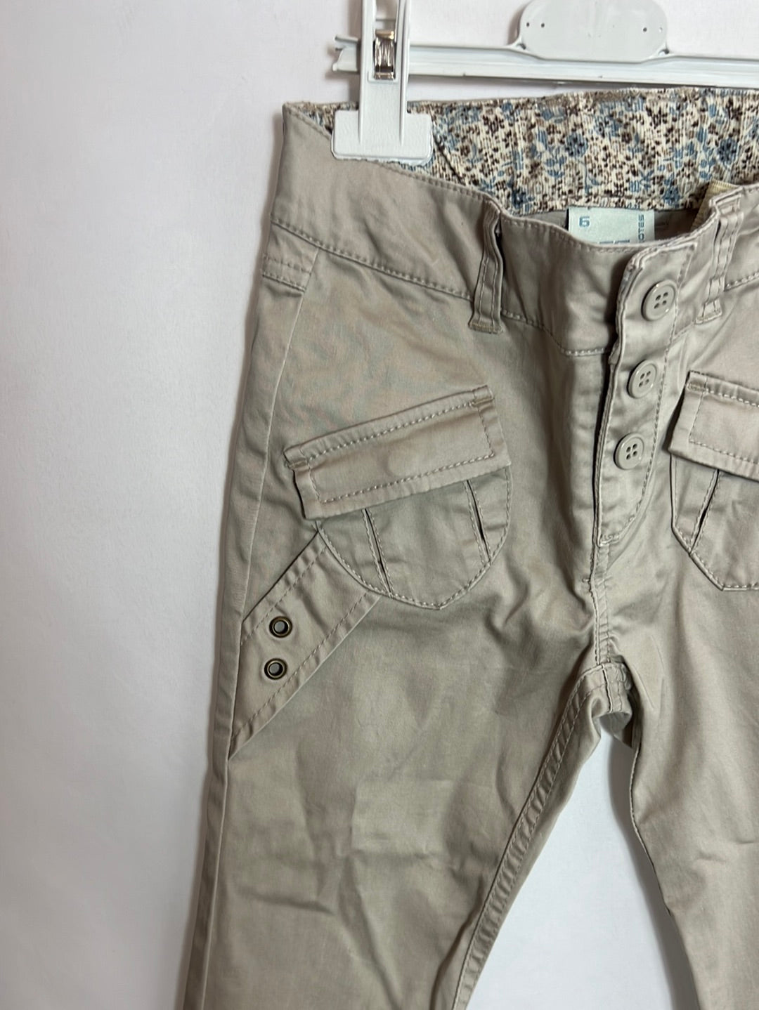 SPROUTS. Beige pants with pockets. Size 6 years