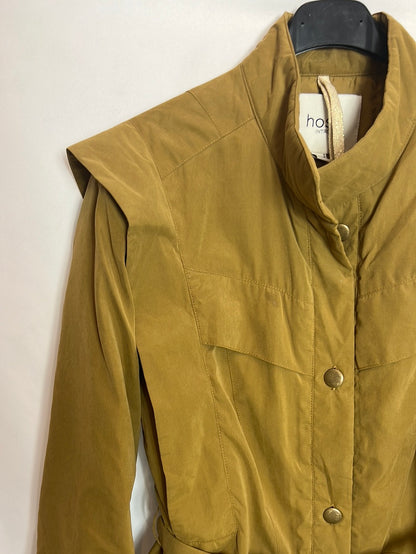 INTROPIA. Khaki green quilted jacket. TS