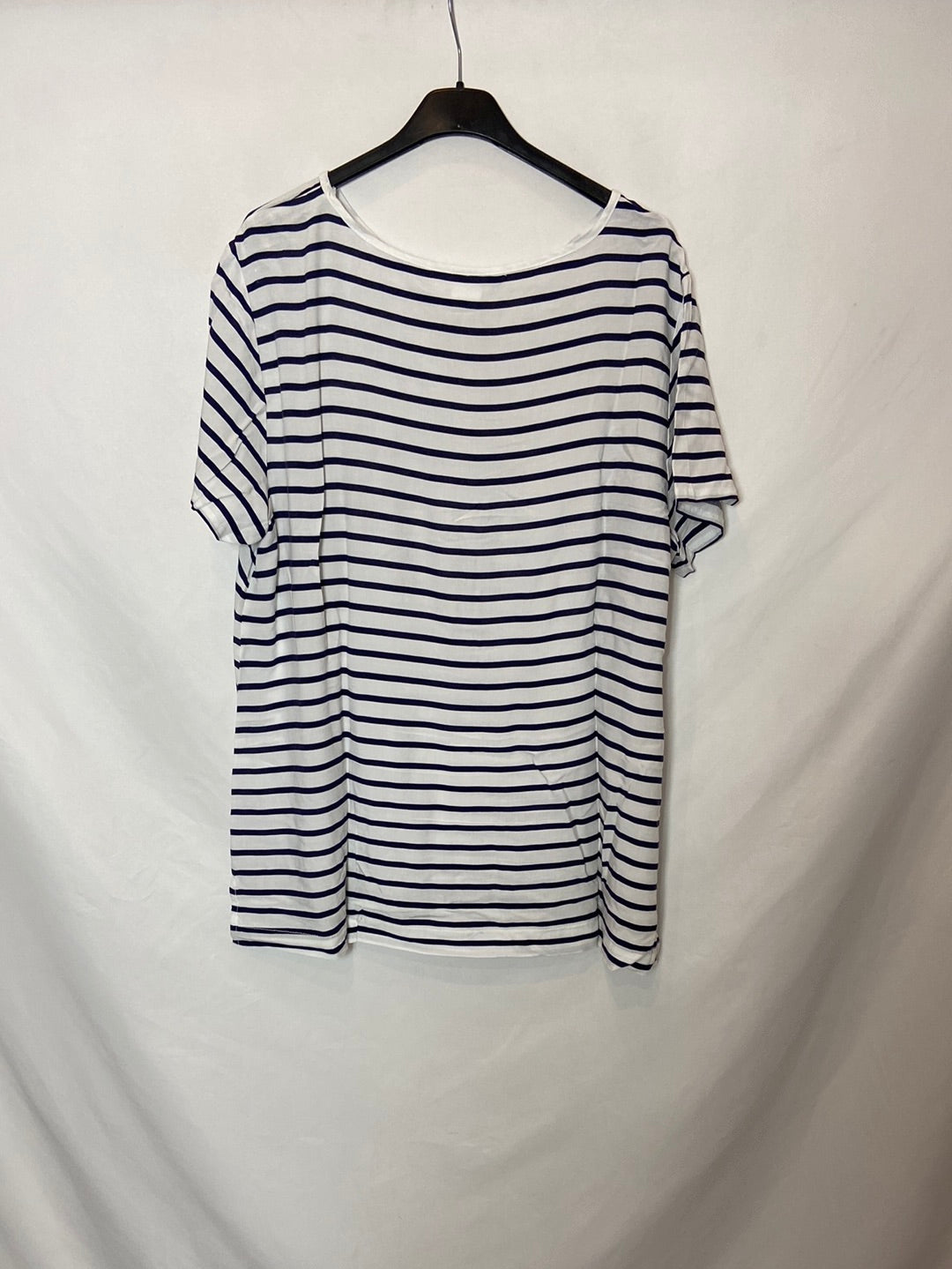 H&amp;M. Striped T-shirt S. 46