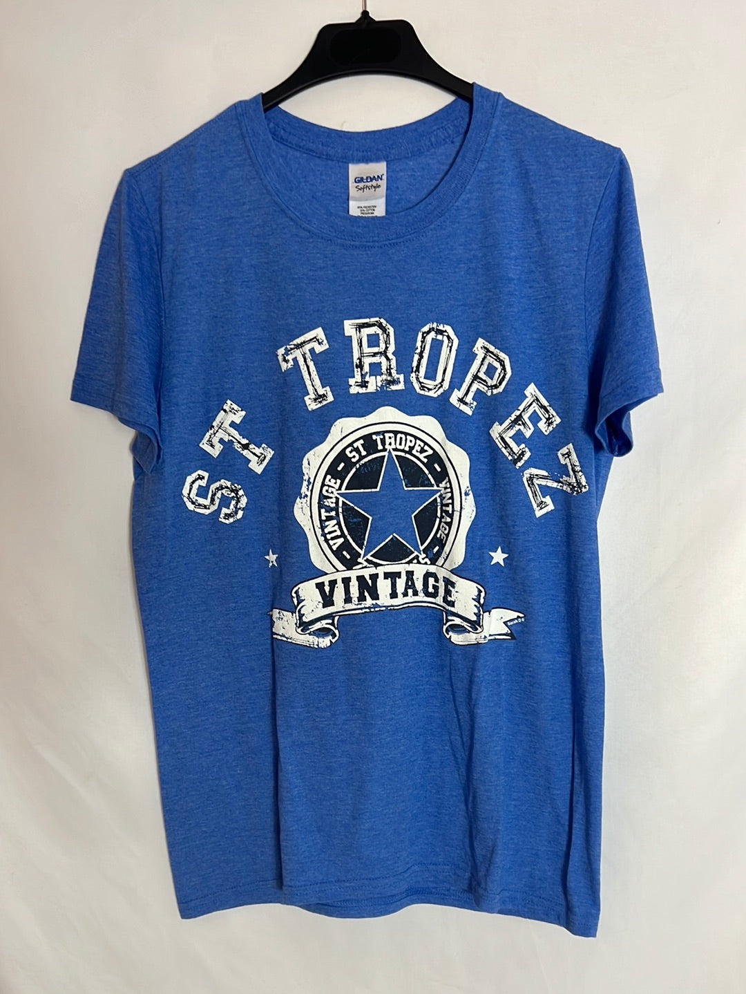 GILDAN. Blue lettering T-shirt. TS
