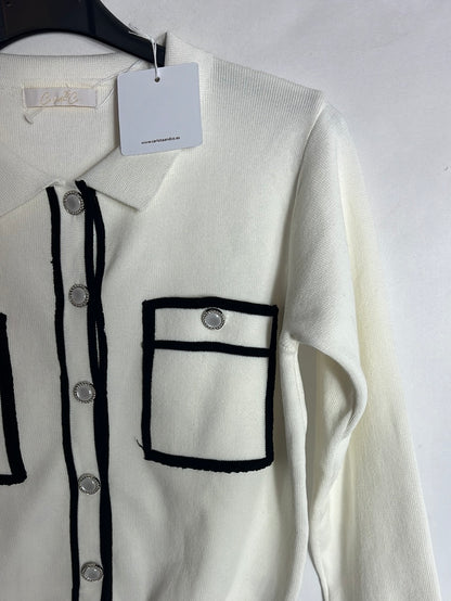 CARLOTA&amp;CO. White knit jacket with button detail. TM/L