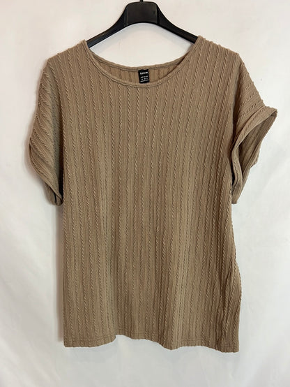 SHEIN. Camiseta beige ochos T.m
