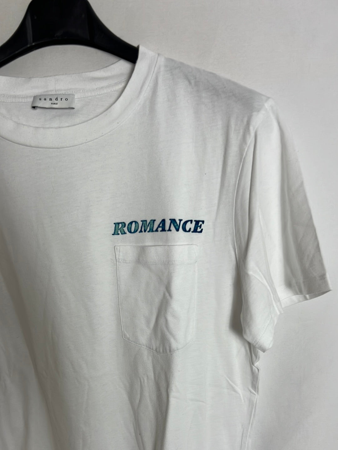 SANDRO. Camiseta blanca bolsillo. T L