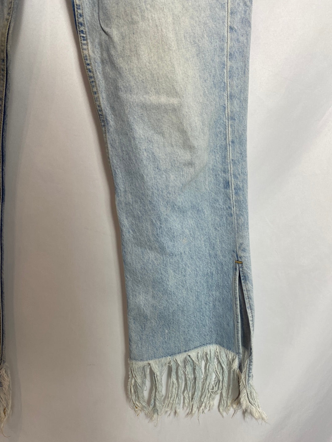 ZARA. Frayed straight jeans size 36