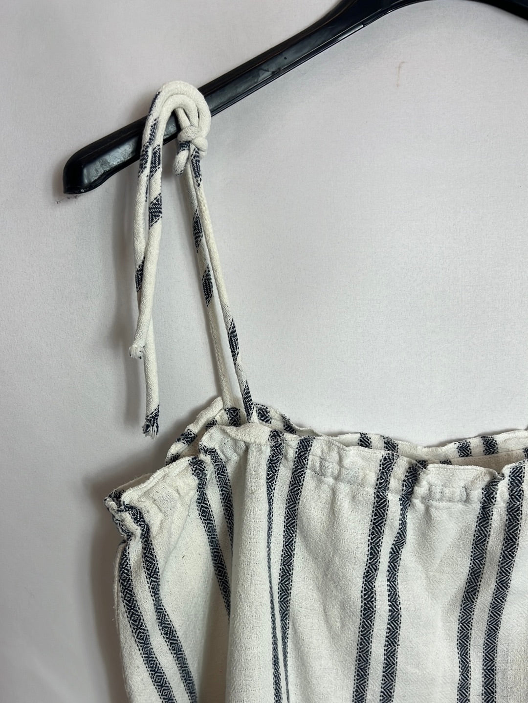 MANGO. Top textura rayas blanco y azul. T M