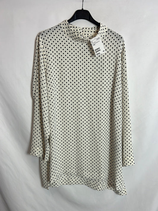 H&amp;M. White blouse with black polka dots. Size 46