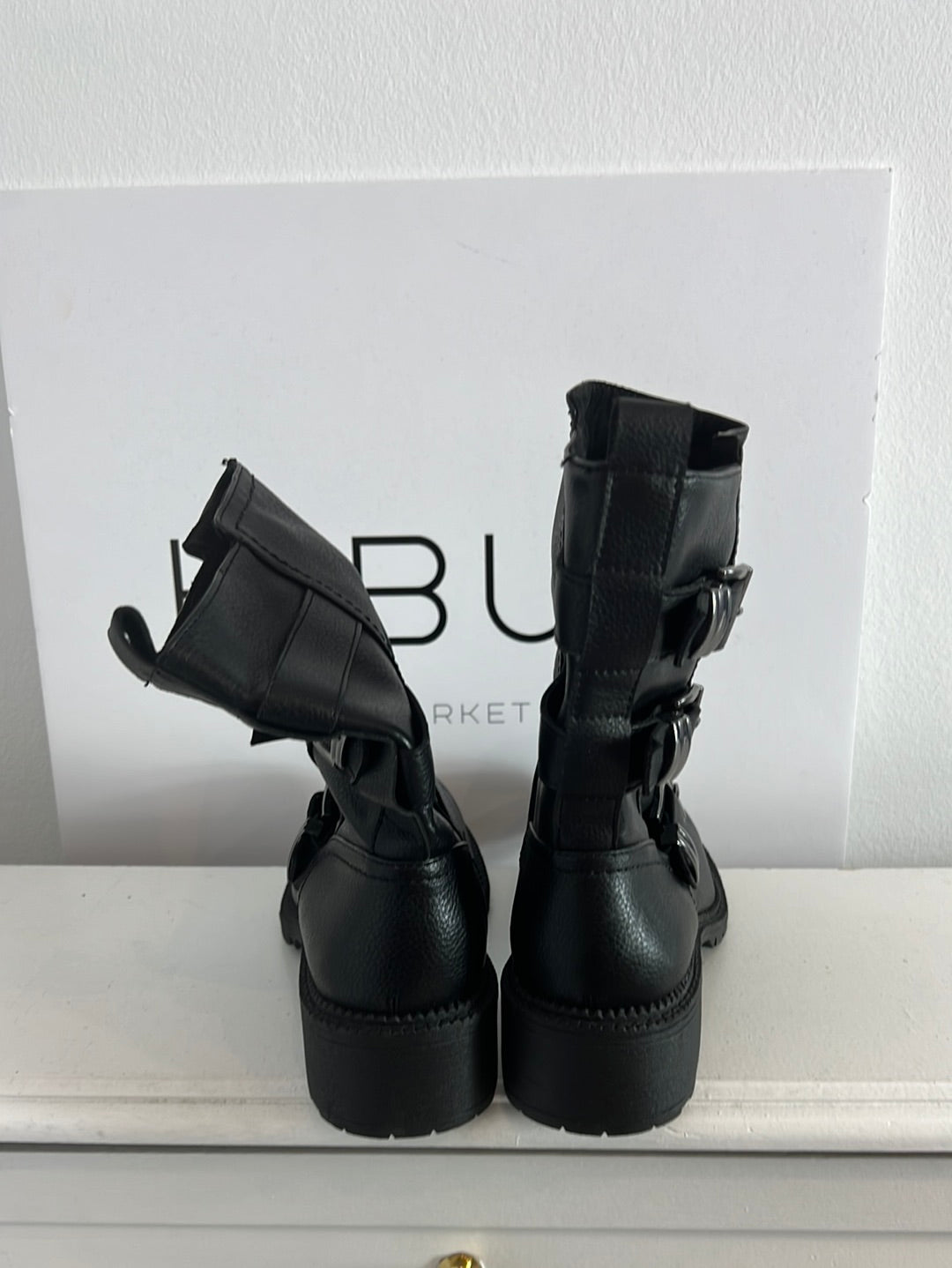 BERSHKA. Botas negras hebilla T.38