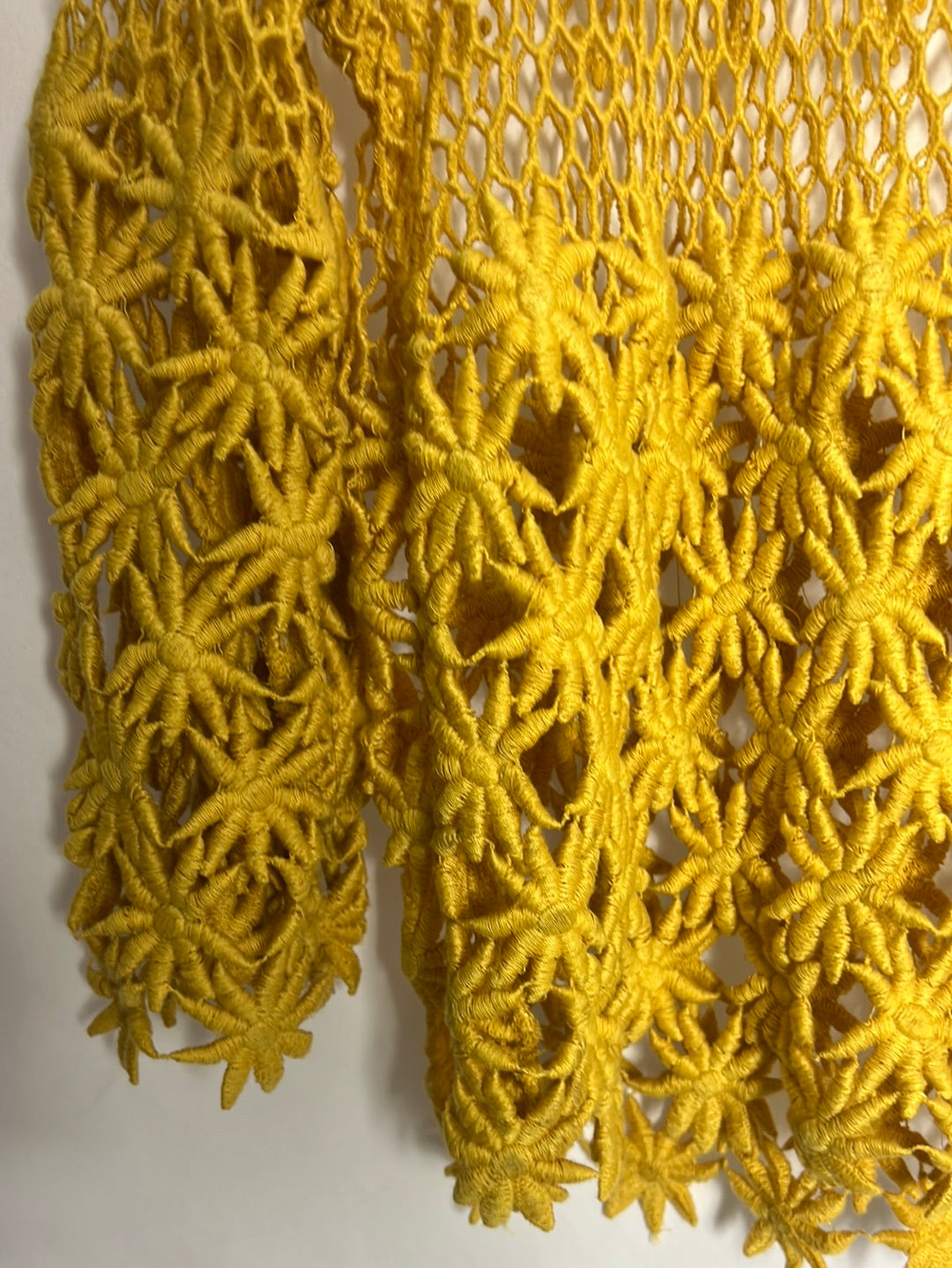 ZARA. Top crochet amarillo. T M