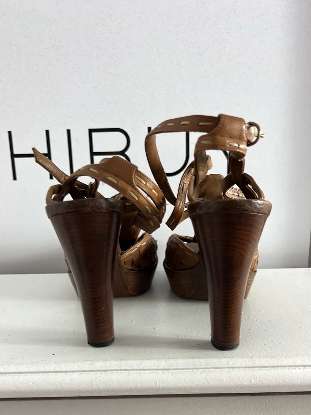 BOTTEGA VENETA. Sandalias marrones piel trenzada. T 37