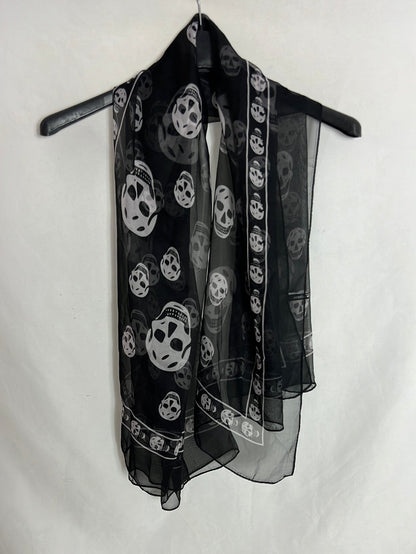 ALEXANDRE MQUEEN. Pañuelo negro calaveras