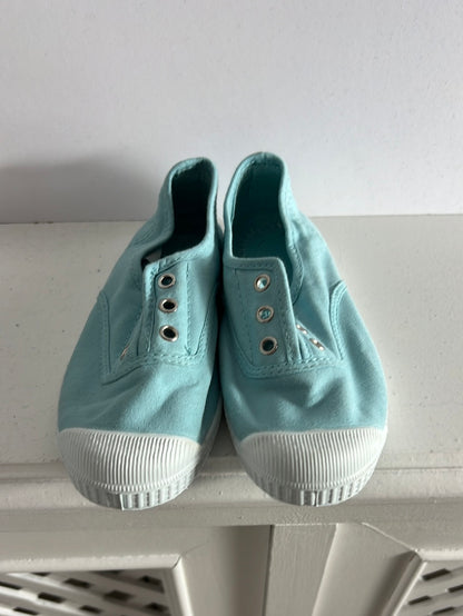 PISAMONAS. Light blue canvas sneakers with toe caps. Size 29