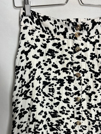 STRADIVARIUS. Falda midi blanca plisada estampada. T S