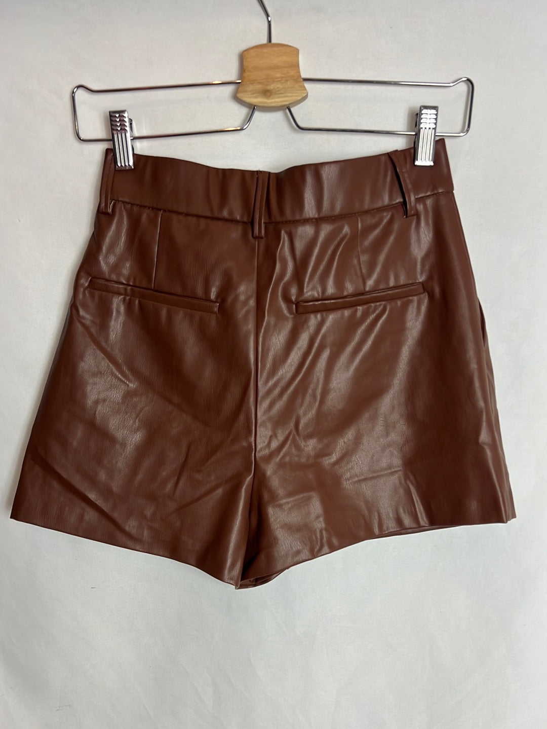 ZARA. Shorts polipiel marrón T.s
