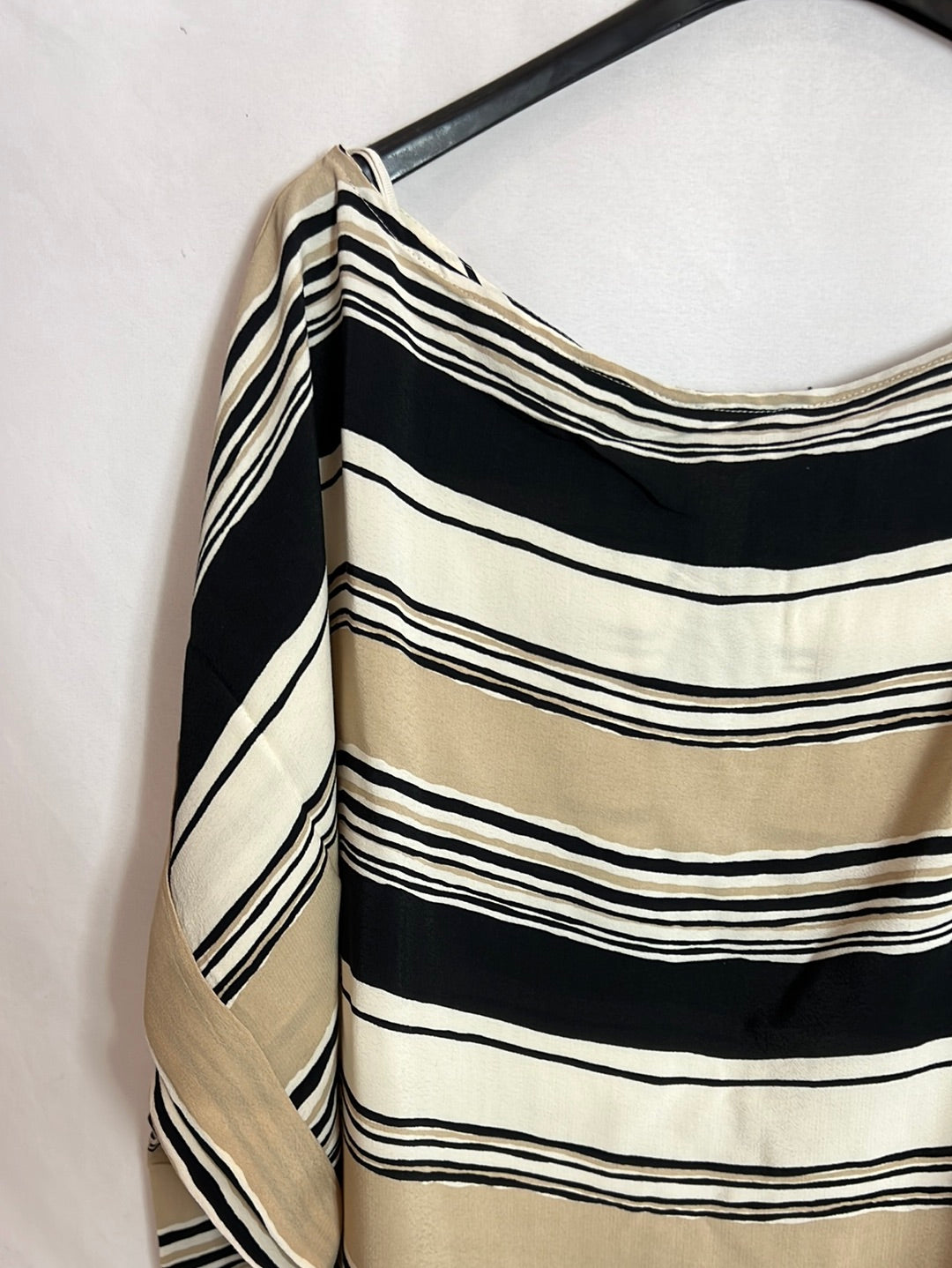 ZARA. Blusa manga rayas fluida. T XL