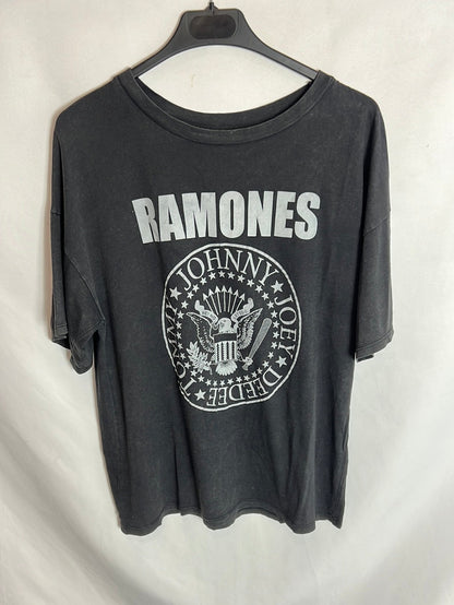 PULL&BEAR. Camiseta negra ramones T.s