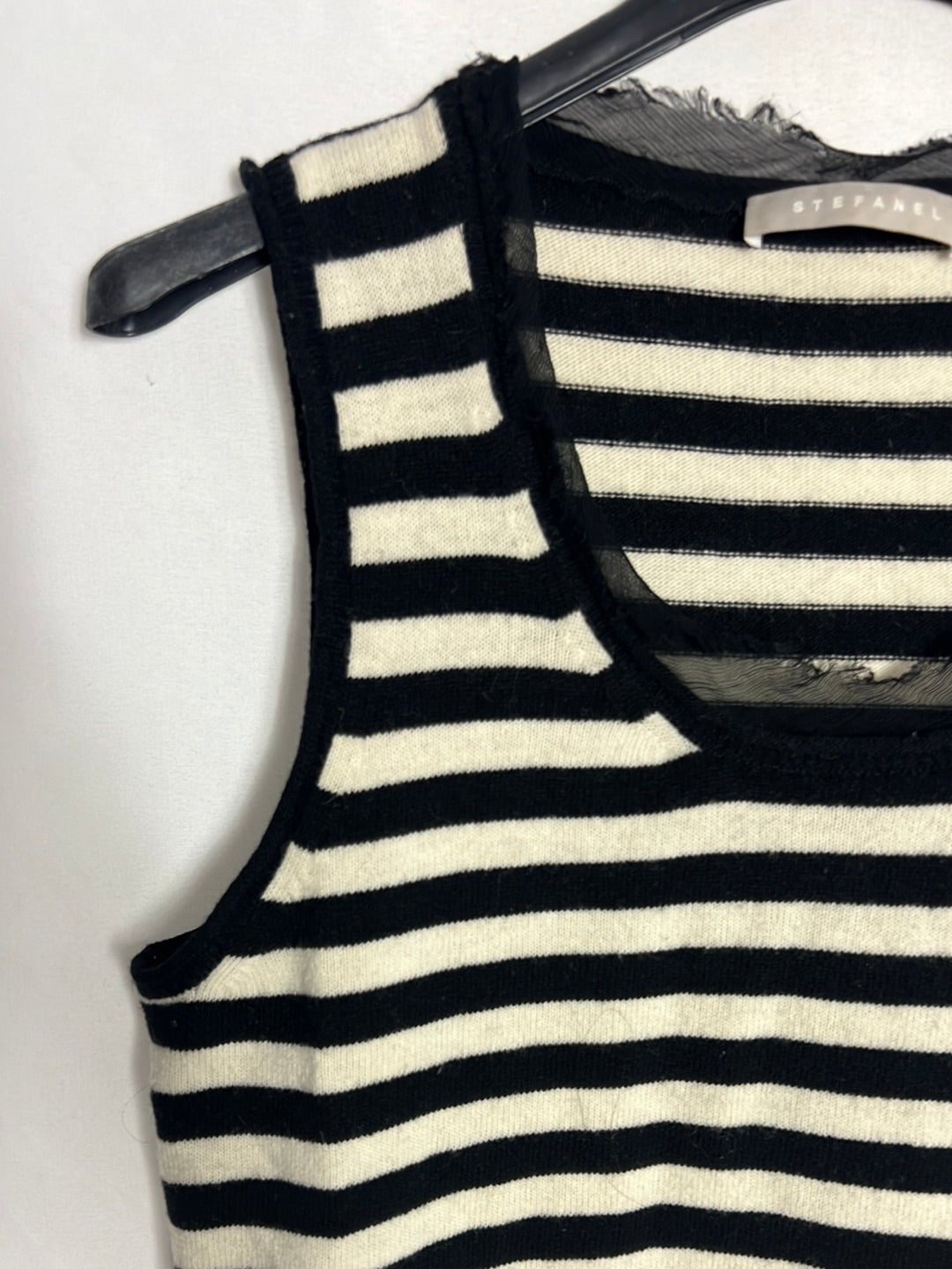 STEFANEL. Top punto rayas detalle cuello. T M