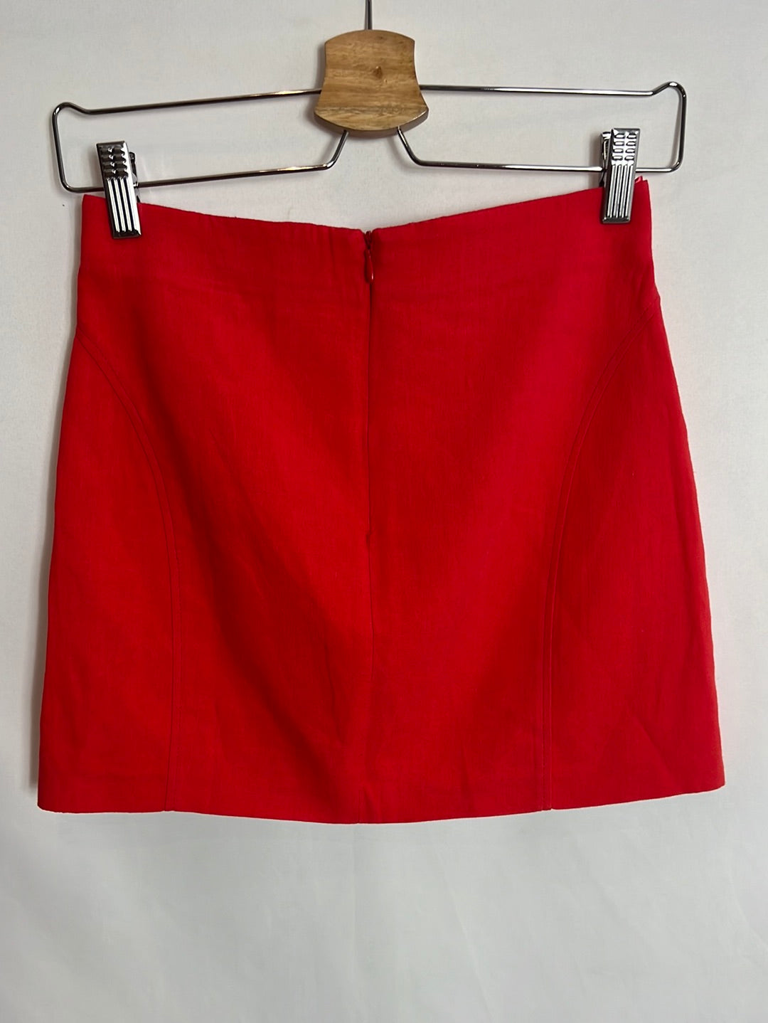 ZARA. Falda corta roja efecto lino . T XS