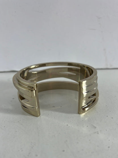 OTRAS. Pulsera plateada rigida