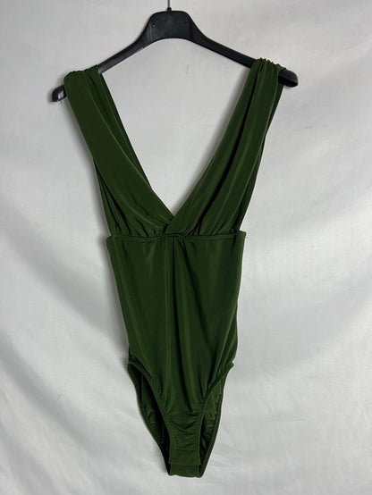 STRADIVARIUS. Body verde escote T.s